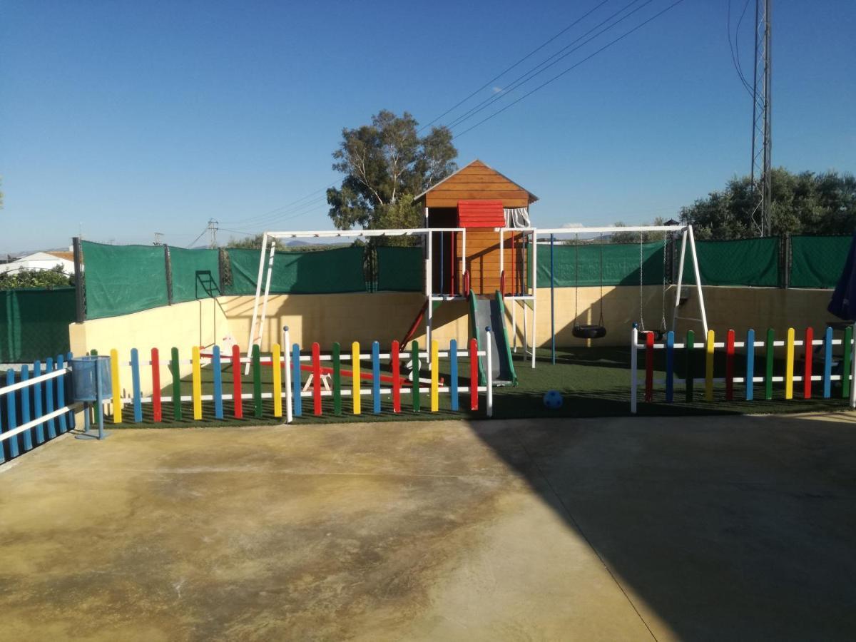 Bungalow Perotonar Ideal Para Familia Con Ninos La Puebla de Cazalla Exterior photo